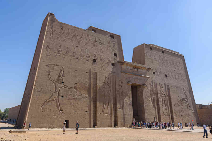 Egipto 151 - Edfu - Templo de Horus.jpg